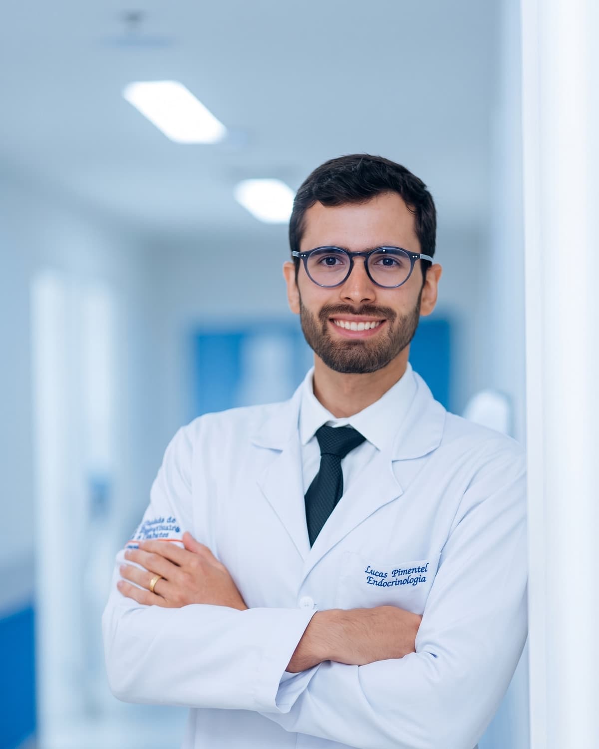 Dr. Lucas Pimentel em ambiente clínico